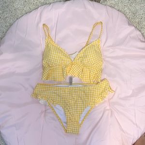 BRAND NEW SWIMSUIT CUPSHE MEDIUM